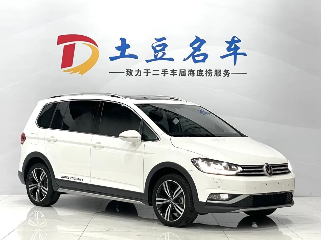 VOLKSWAGEN TOURAN 2022 год пробег до 110000 км
