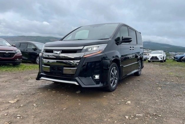 Toyota Noah 2.0 Si WxB III 2019 год пробег до 100000 км